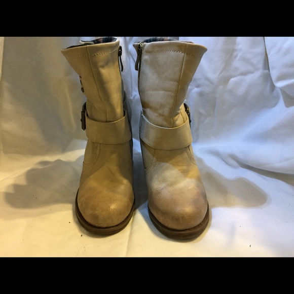 Beige booties size 7 - Picture 3 of 3